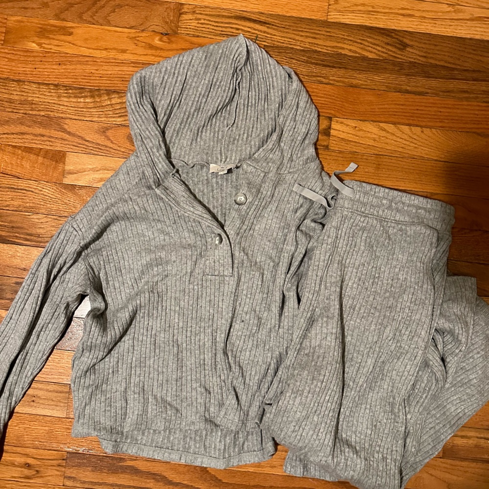 The Loft grey ribbed matching lounge set size medium